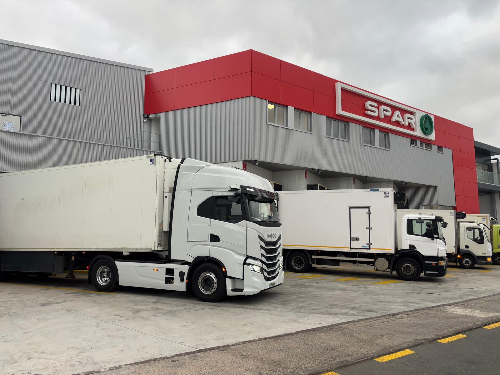 Flota Castellano Frías en muelle logístico SPAR